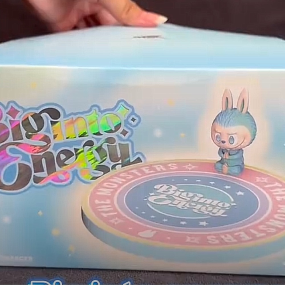 POP MART BIG INTO ENERGY MONSTER LABUBU CHARGER
